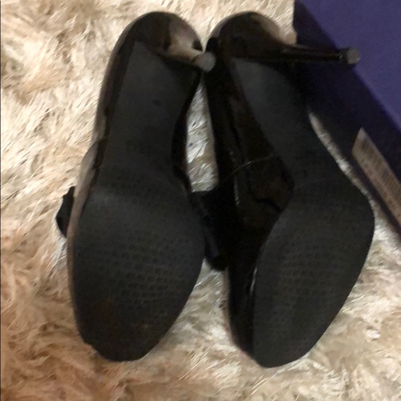 Shoes - Picture 4 of 5